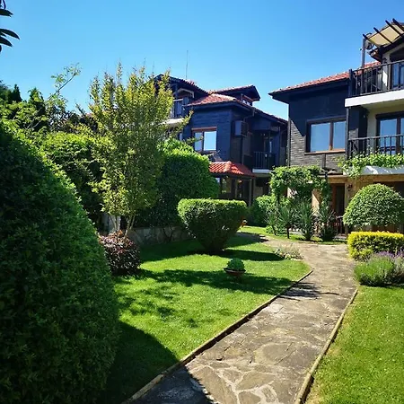 Wood's Summer Burgas