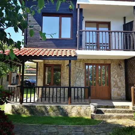 Wood's Summer Holiday home